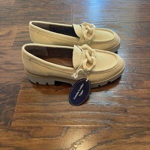 NWT White Mountain Leather Cream Loafers